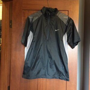 NWT Nike Golf Wind Proof Jacket US Slim Fit Small Short Sleeve/Folds into bag